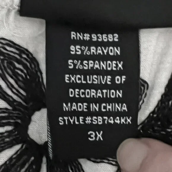 Liv Los Angeles Womens Tunic, White with Black Floral Embroidery, Plus Size 3X - Picture 6 of 7